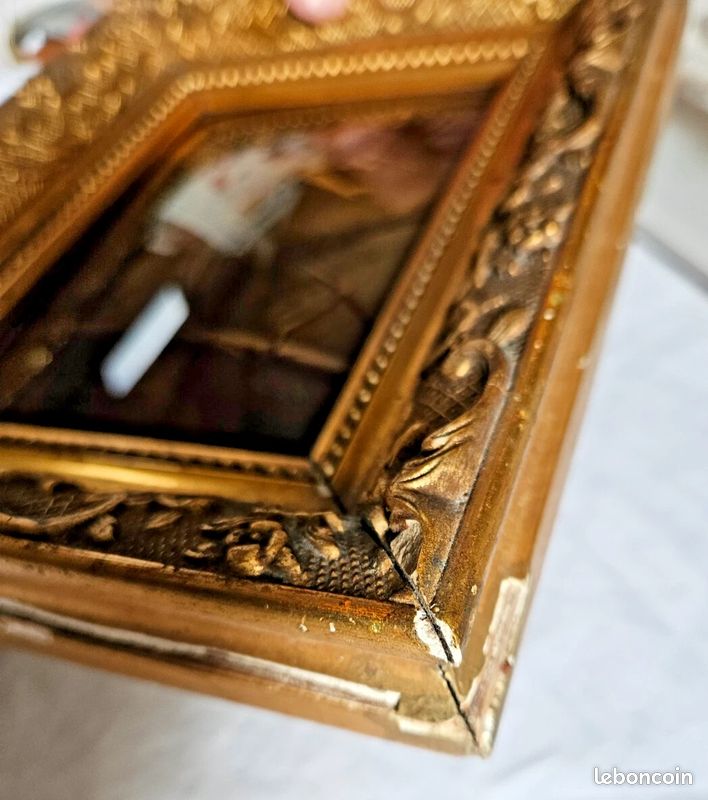 Cadre photo ancien en bois doré Old picture frame. golden wood