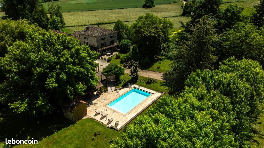 Maison 9 pièces 270 m² · à Tournus · 270 m² · 599 000 €