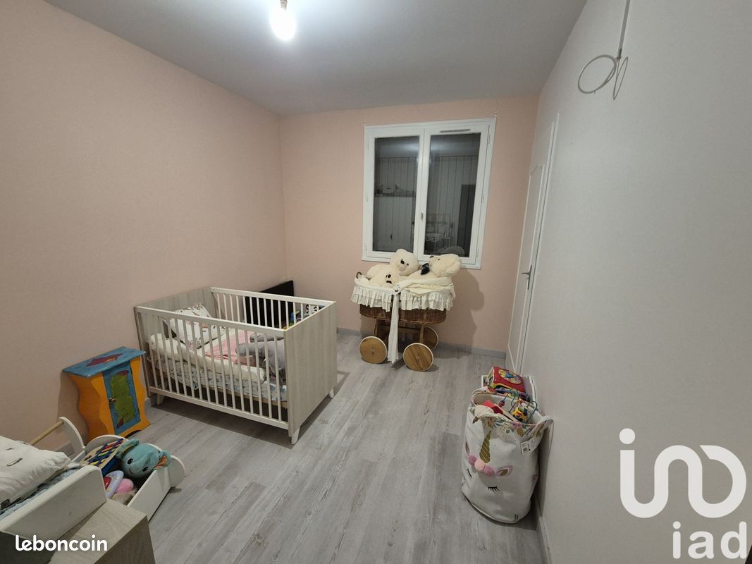 Propriété 6 pièces 100 m² - Chadurie 16250 (image principale 13)