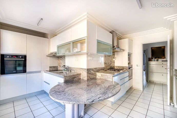 Appartement 6 pièces 135 m² — 8