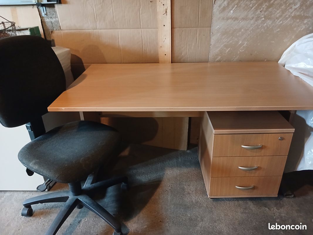 Grand bureau et son fauteuil (image 1)