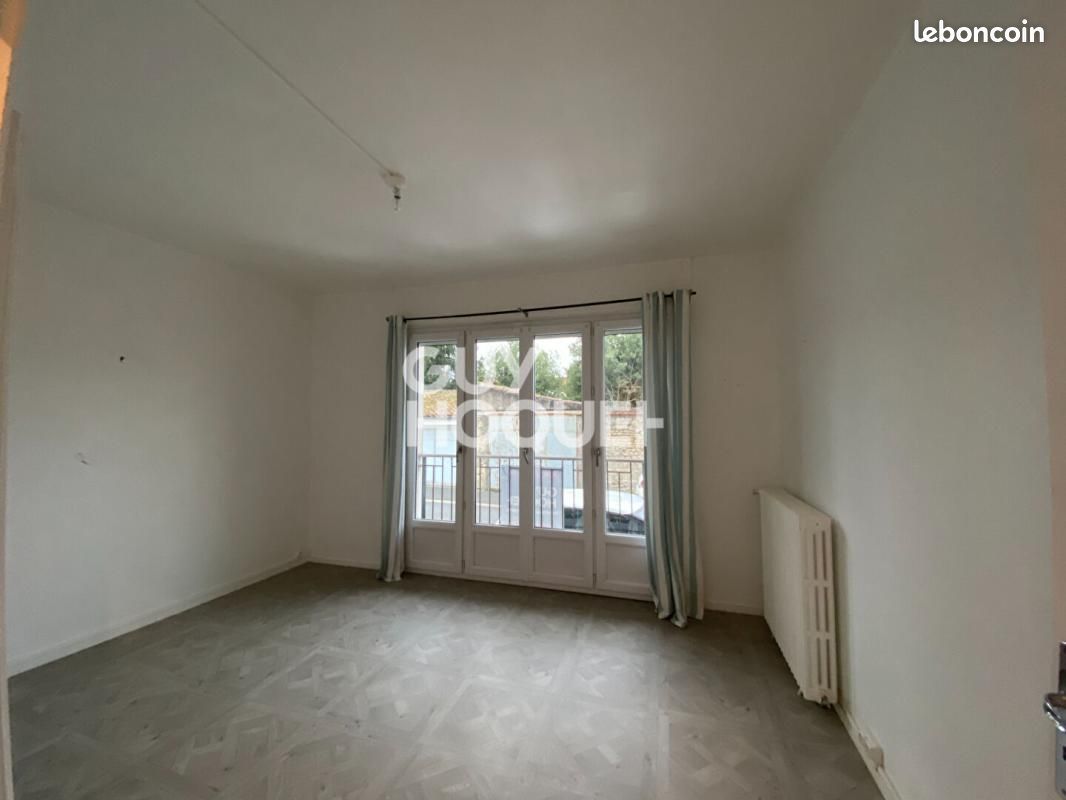 Appartement 3 pièces 52 m² · à Fontenay-le-Comte · 52 m² · 460 €