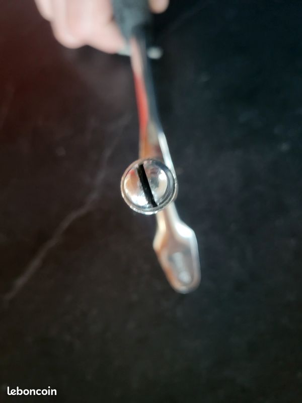 Étau à Mouche Vintage K F ODAMES Leicester – Pêche à La Mouche