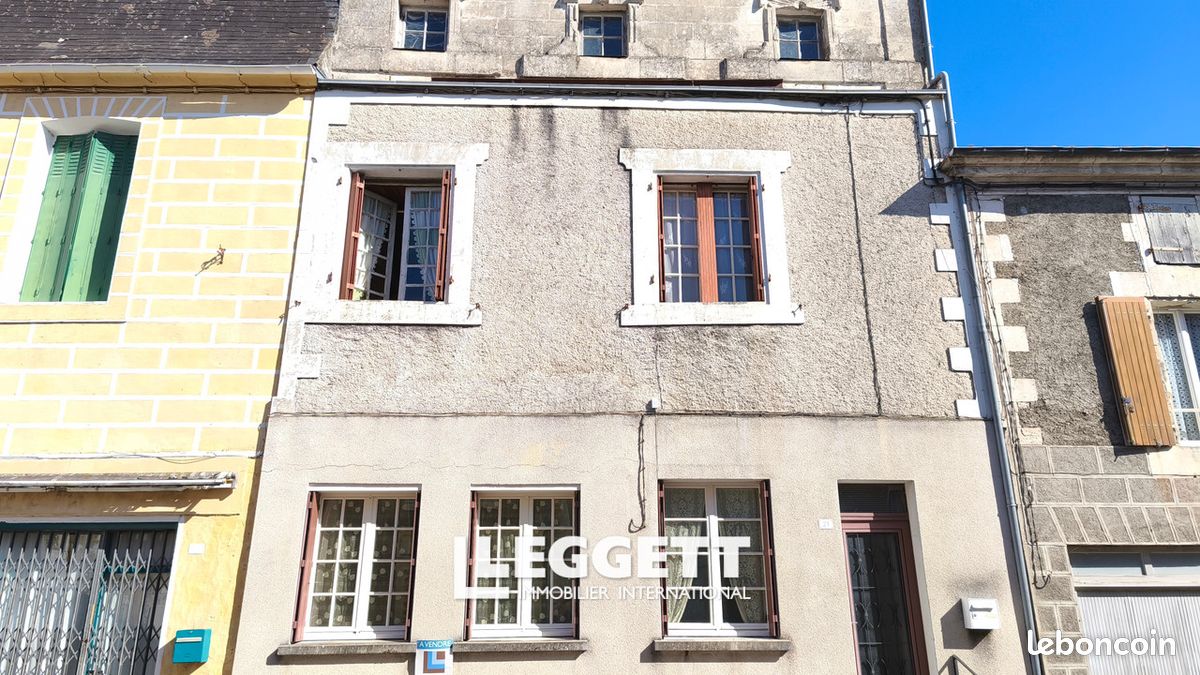 Maison 8 pièces 116 m² · à La Rochebeaucourt-Et-Argentine · 116 m² · 88 000 €