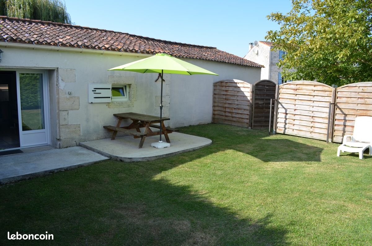 Maison à Vendre Pont L Abbé D Arnoult De Particulier Petite maison périphérique Pont l'Abbe d'Arnoult - Locations & Gîtes