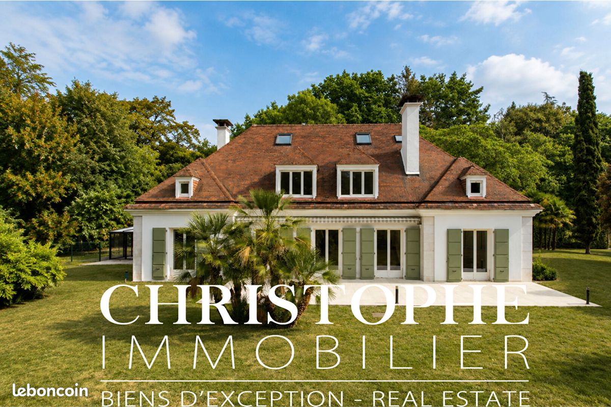 Maison 8 pièces 430 m² · à Lescar · 430 m² · 1 100 000 €