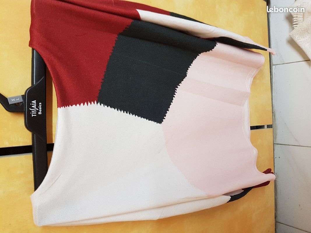 Pull léger imprimé de rose bordeaux gris foncé et blanc (image 3)