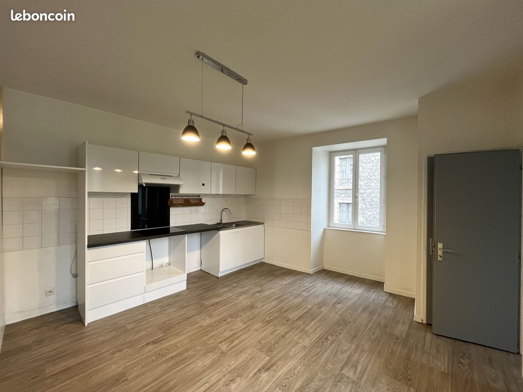 Appartement 3 pièces 94 m² · à Le Cheylard · 94 m² · 545 €