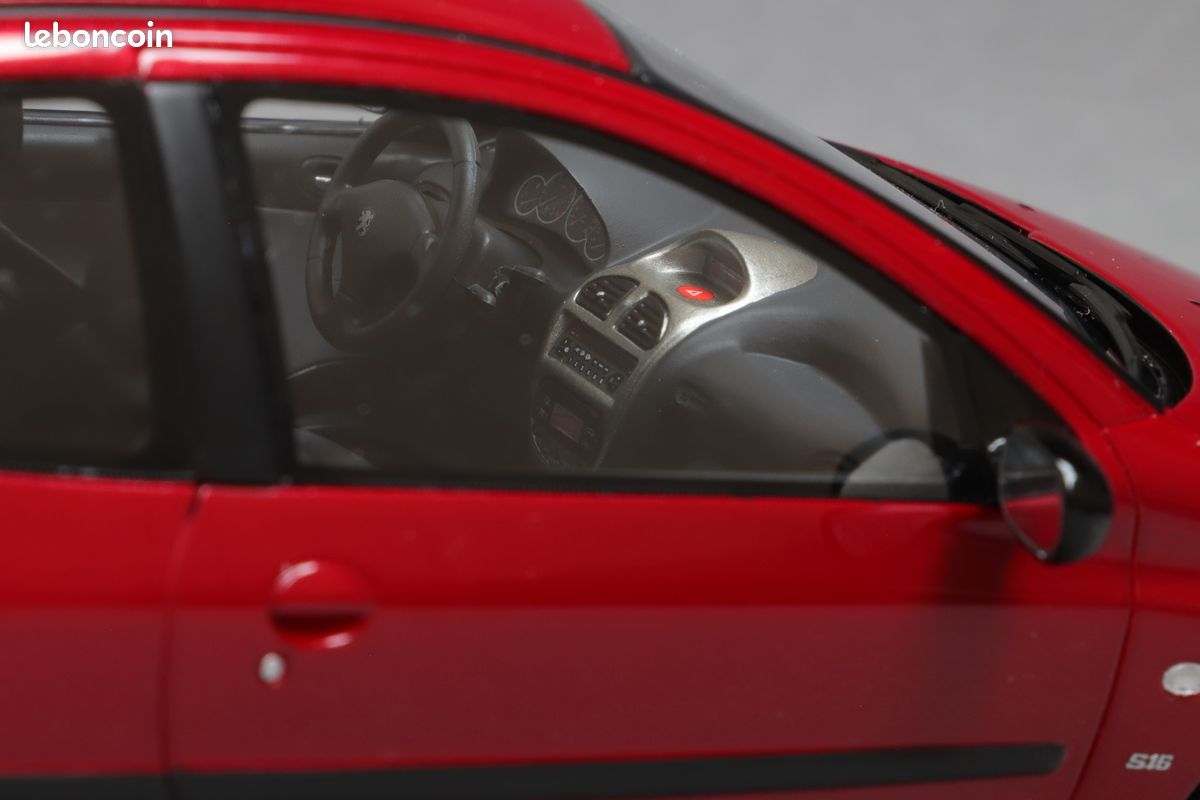 Maquette Peugeot 206 S16 1999 Rouge 1:18 Ottomobile - Neuf Avec OVP