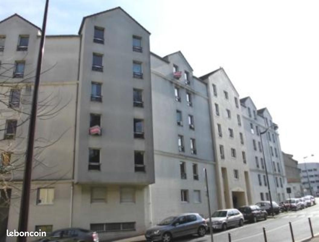 Appartement 1 pièce 18 m² · à Brétigny-sur-Orge · 18 m² · 438 €