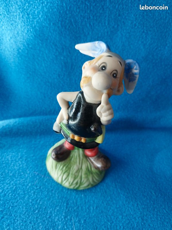 Figurine Asterix Eisa - Panoramix Préparant La Potion Magique - Porcelaine Mate 80s
