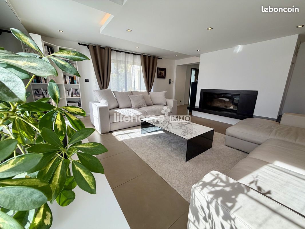 Appartement 4 pièces 179 m² · à Oberhausbergen · 179 m² · 620 000 €
