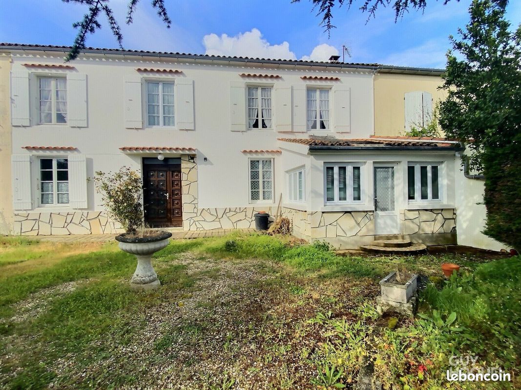 Maison 5 pièces 119 m² · à Genouillé · 119 m² · 192 000 €