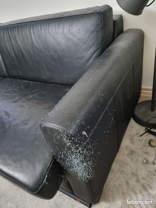 Vend Canapé Convertible Conforama en Cuir Noir (image 2)