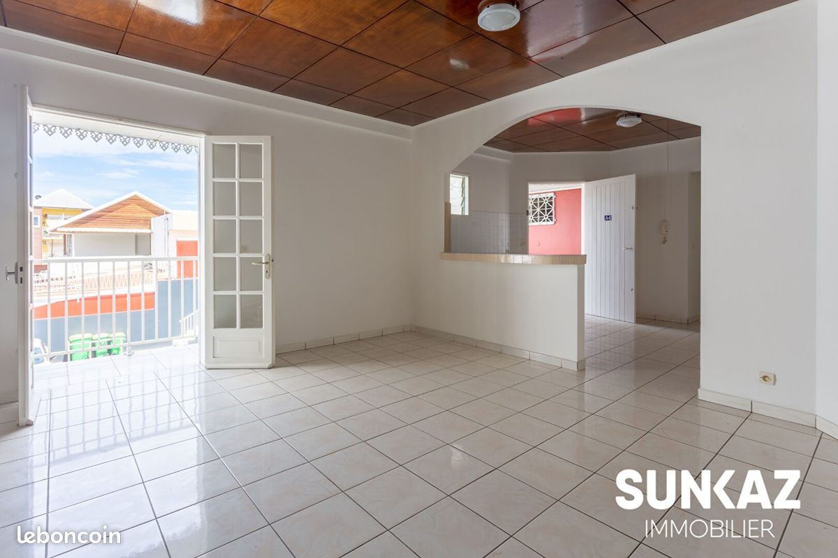 Appartement 3 pièces 75 m² · à Saint-Pierre · 75 m² · 895 €