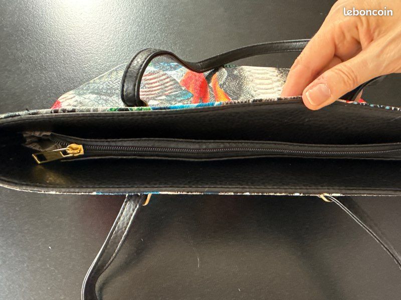 Sac Michael Kors multicolore – imprimé python & drapeaux – grand format (image 3)