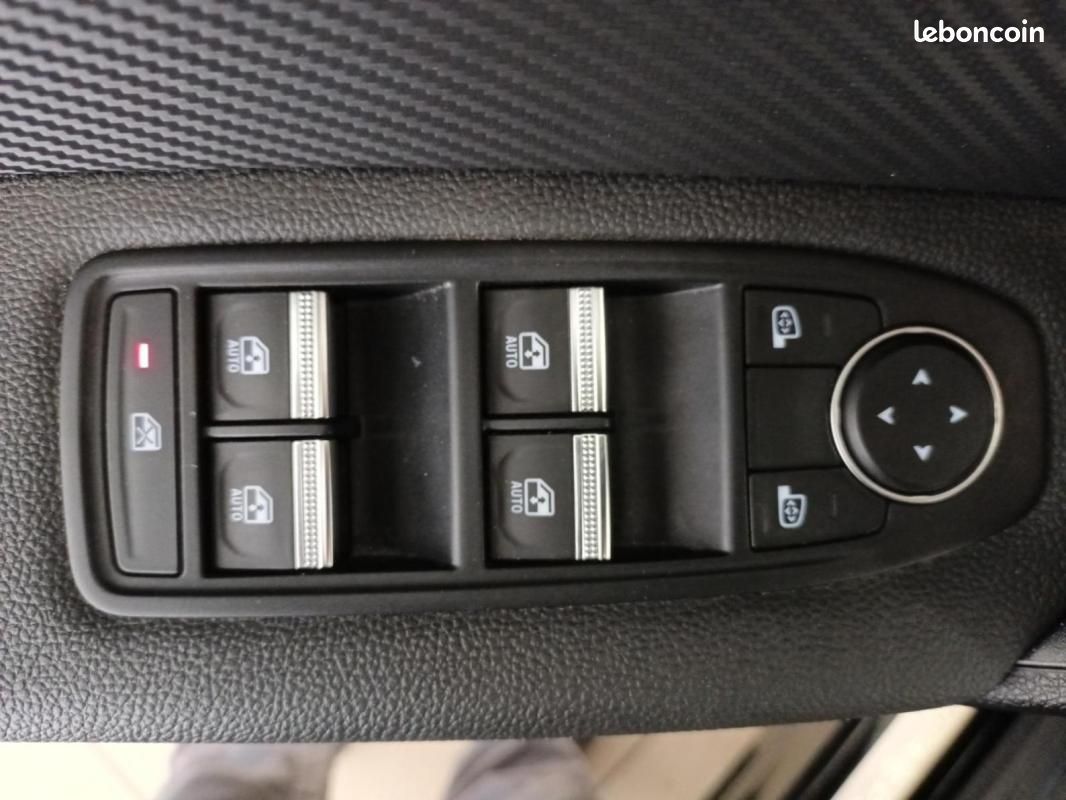 Renault Captur TCe 140 - 21 R.S. Line (image 22)