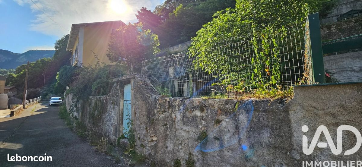 Maison 8 pièces 190 m² · à Saint-Rambert-en-Bugey · 190 m² · 149 000 €