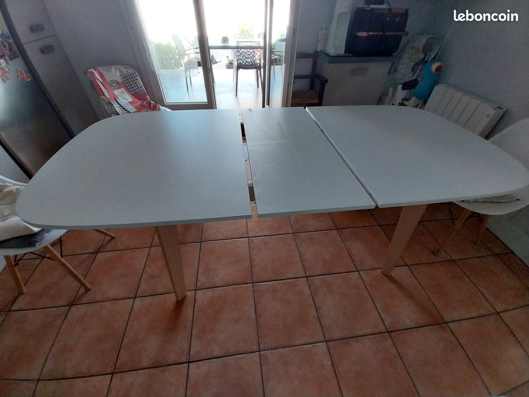 Table style scandinave (image 2)