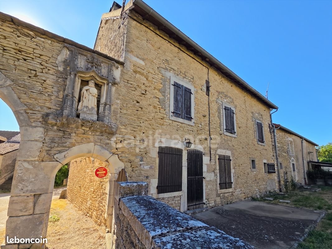 Maison 7 pièces 143 m² · à Sennecey-le-Grand · 143 m² · 180 000 €
