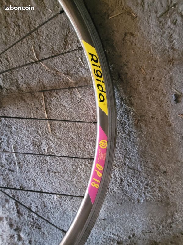 Déstockage ! Roue avant course RIGIDA DP18 à pas cher - Maxi pièces vélo
