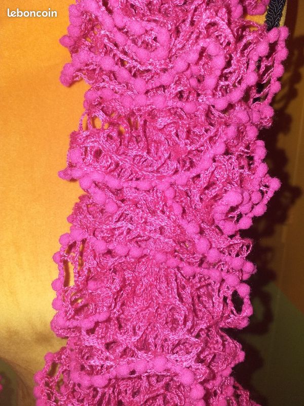 Écharpe en crochet, rose fushia (image 2)