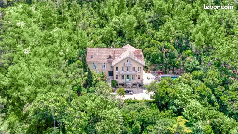 Maison 17 pièces 500 m² · à Marseille · 500 m² · 2 490 000 €