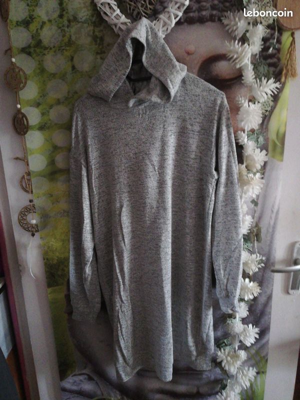 Robe sweat avec capuche (image 1)