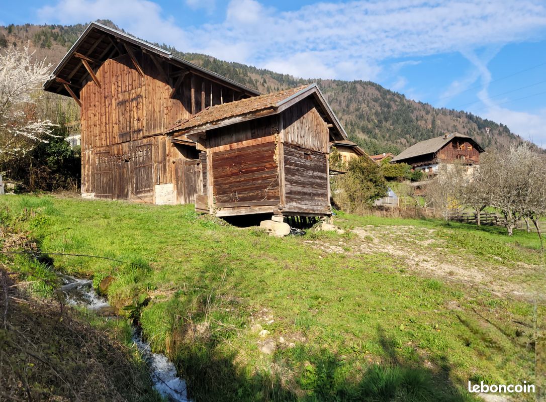 Terrain avec grange et mazot · à Marignier · 186 000 €