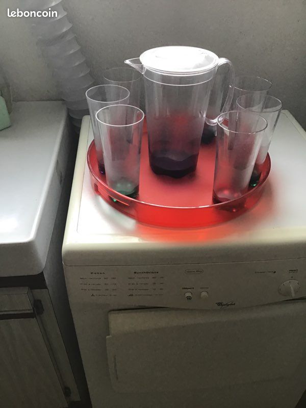 Verres et pichet (image 1)