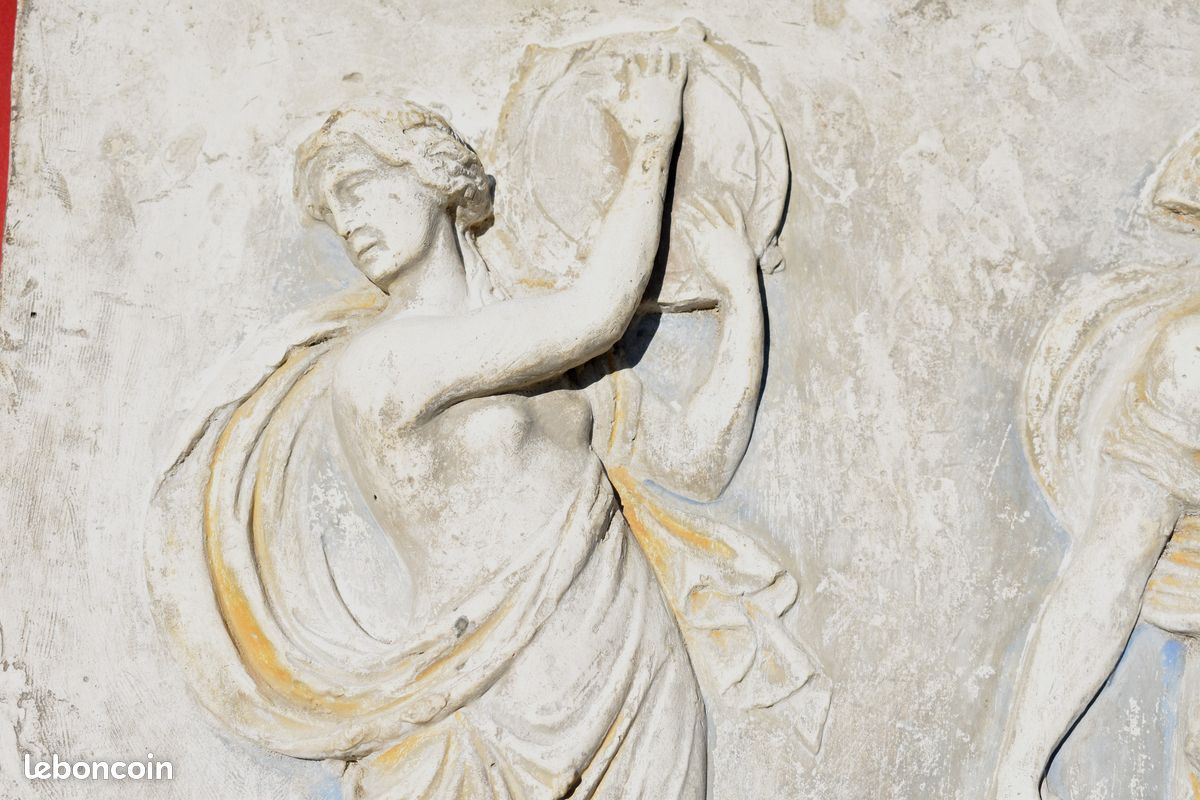 Tableau Bas relief danseuse face en plâtre Art Nouveau