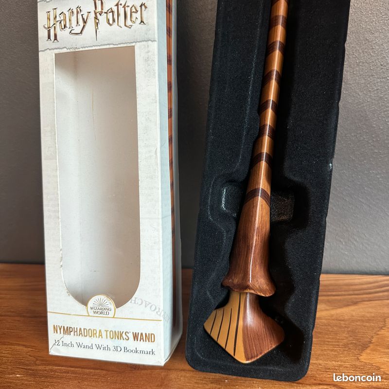Baguette de Nymphadora Tonks - objet NN8250 The Noble Collection : Harry Potter - Prix & Rareté Baguette de Nymphadora Tonks - objet NN8250 The Noble Collection : Harry Potter - Prix & Rareté