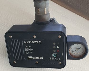 Produktbild von Calpeda IDROMAT 5e Druckregler – 230V, 50/60Hz, Einstellbar 1,5/2,5 Bar Für Pumpen