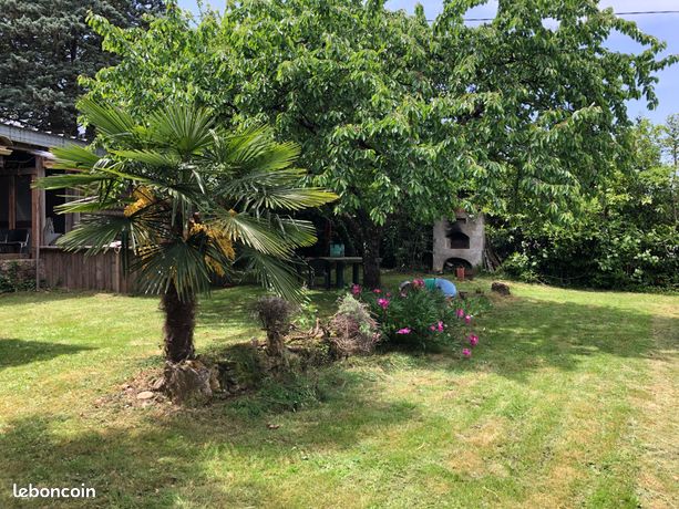Terrain constructible centre village de Vira