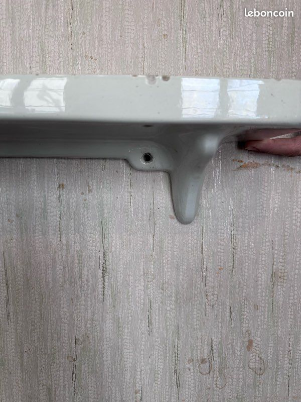 Étagère / tablette ancienne en porcelaine émaillée — salle de bain rétro (image 2)