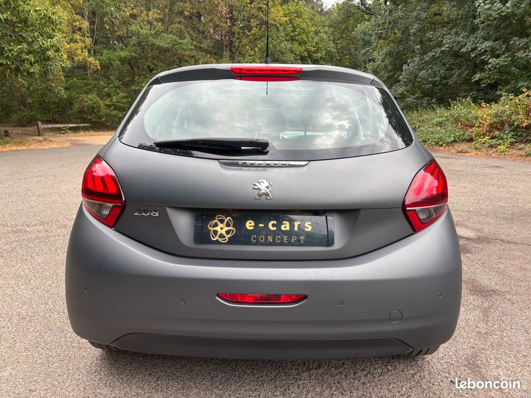 PEUGEOT Phase II 208 1.2 110 cv Allure (image 4)
