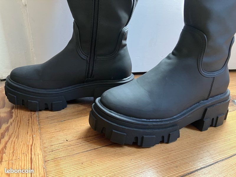 Bottes Genou Vintage Colisée De Sacha En Cuir Noir Italie - Taille 37, Talon 10 Cm, Occasion