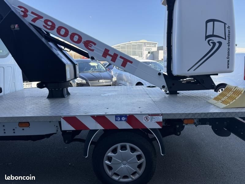 Ford Transit 2T CCb TRANSIT 2T CHASSIS 130CH P350 L4 NACELLE (image 6)