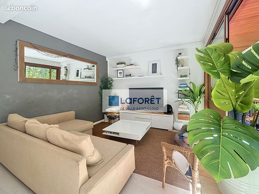 Appartement 5 pièces 104 m² · à La Celle-Saint-Cloud · 104 m² · 2 400 €