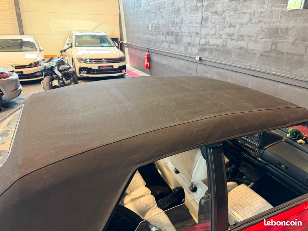 VOLKSWAGEN GOLF CABRIOLET 1.8 90ch - MOTEUR REFAIT 5000KMS - CAPOTE NEUVE - PEINTURE NEUVE - DOSSIER PHOTO RESTAURATION... (image 25)