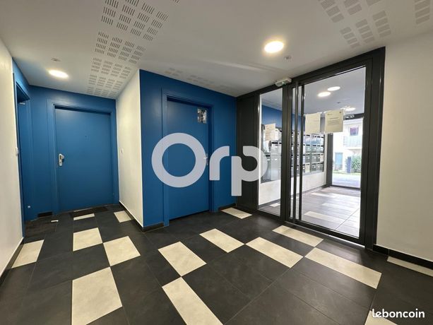 https://img.leboncoin.fr/api/v1/lbcpb1/images/51/13/9f/51139fe901a868dcf8cf6d1888e15d736d9648c3.jpg?rule=ad-image