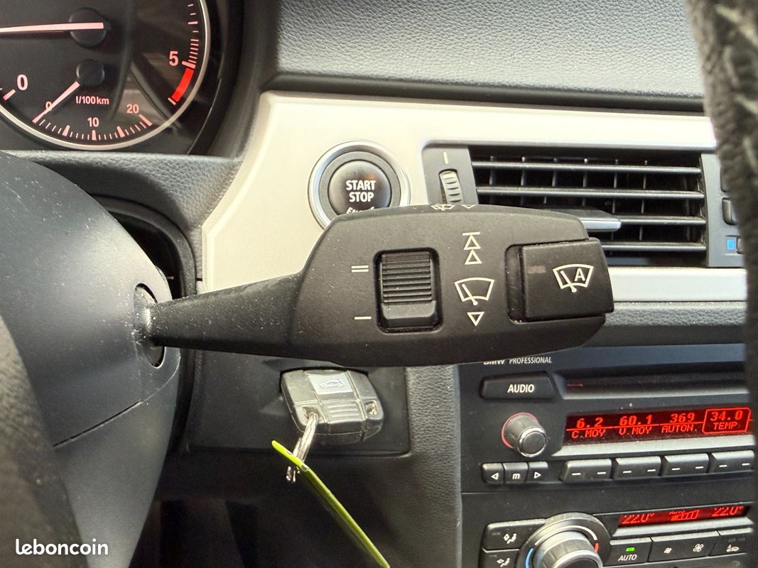 BMW SERIE 3 E90 LCI 318d 143 ch Confort A (image 26)