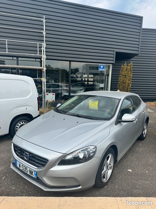 Volvo v40 2.0 D2 2015 (image 2)