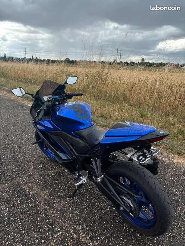 Yamaha R3 2024 - Motos