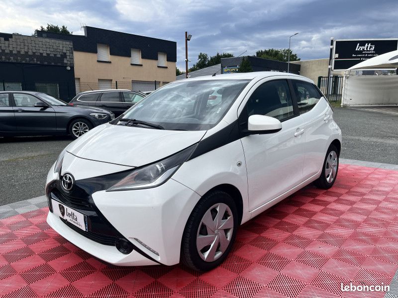 Toyota AYGO 1.0 VVT-I 69CH X-PLAY 5P (image 1)