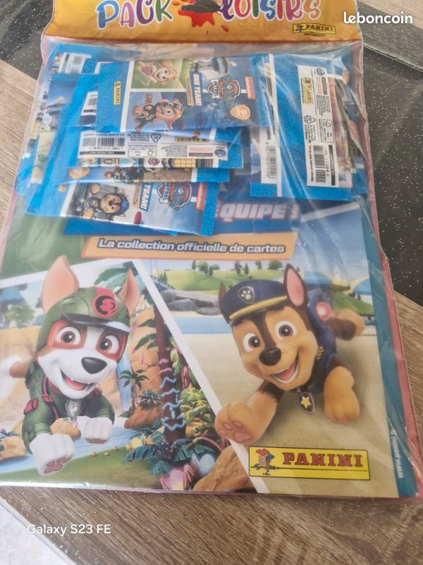 8 POCHETTES - 40 stickers Panini LA PAT'PATROUILLE MIGHTY PUP PAW