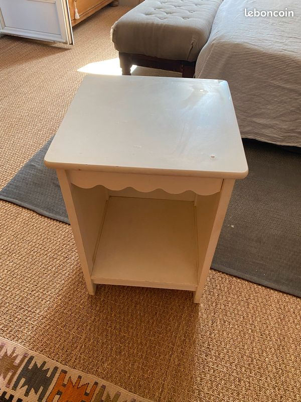 Table de chevet blanche (image 3)