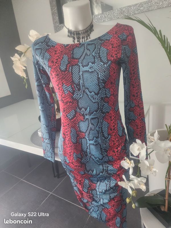Une robe imprimée taille 36 marque NA-KD (image 7)