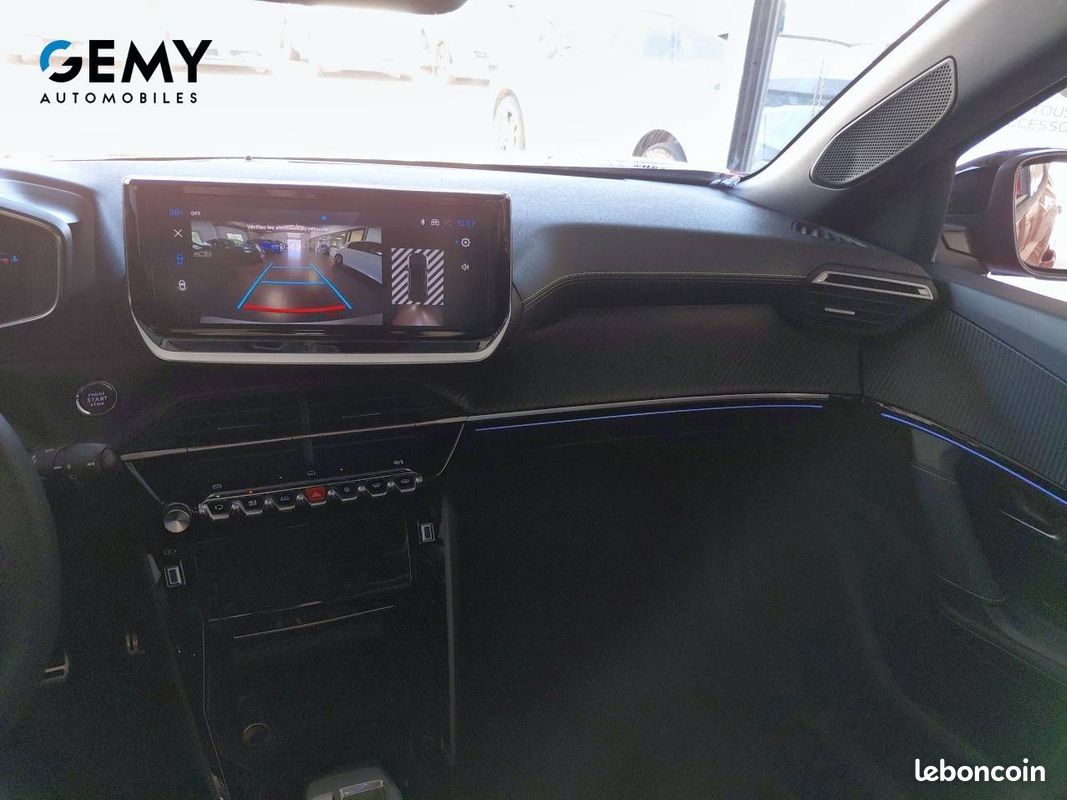 PEUGEOT 2008 Hybrid 145 e-DCS6 GT (image 17)