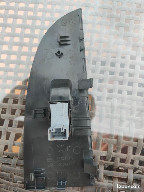 Commande interrupteur vitre avant droite Seat Leon 2 ph1 (image 2)